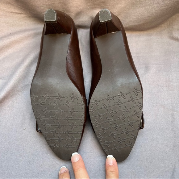 Soft style Woman’s Brown Heel Shoe - Picture 6 of 10